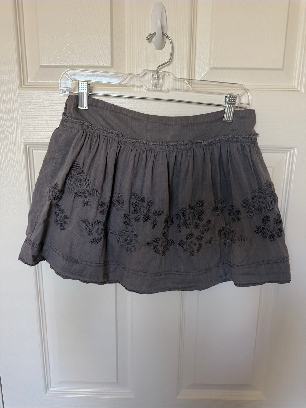 American Eagle Outfitters Gray Floral Embroidered Skater Skirt